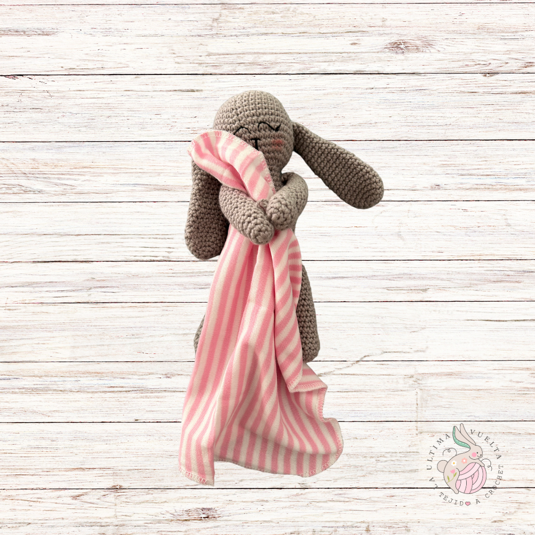 Mini conejito con tuto